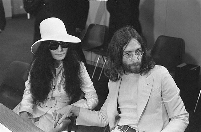 Yoko Ono a John Lennon
