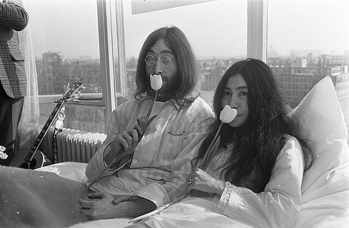 Yoko Ono a John Lennon
