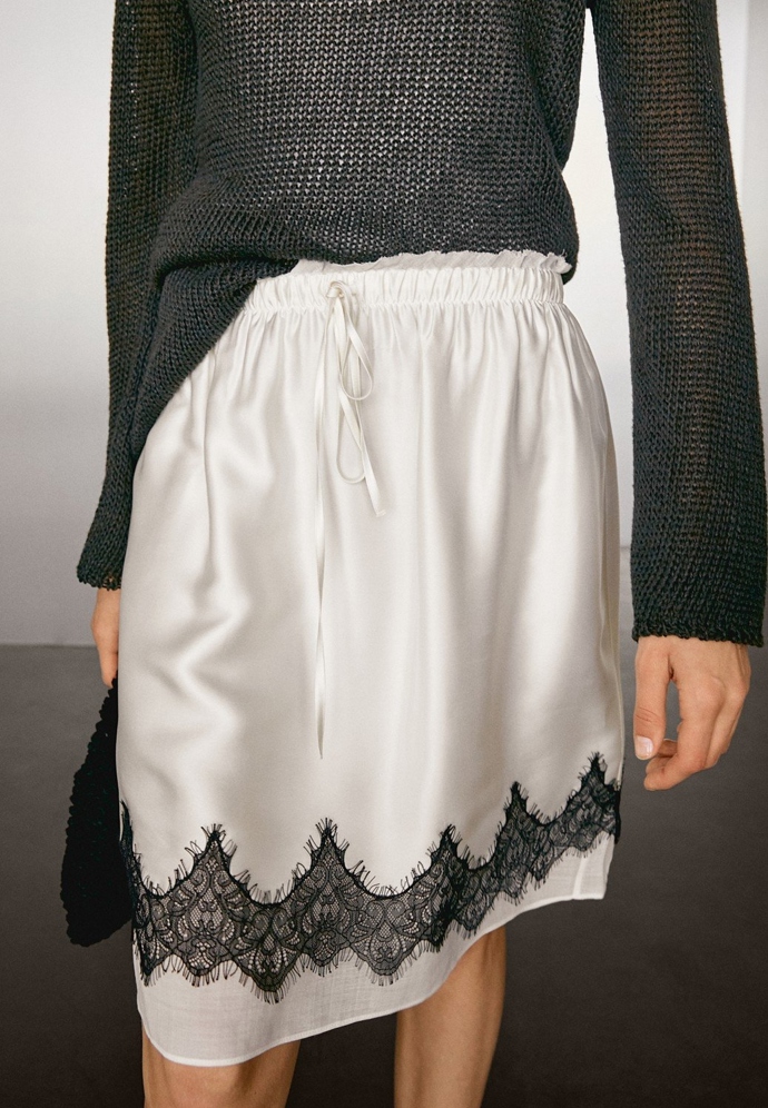 Massimo Dutti, 1999 Kč
