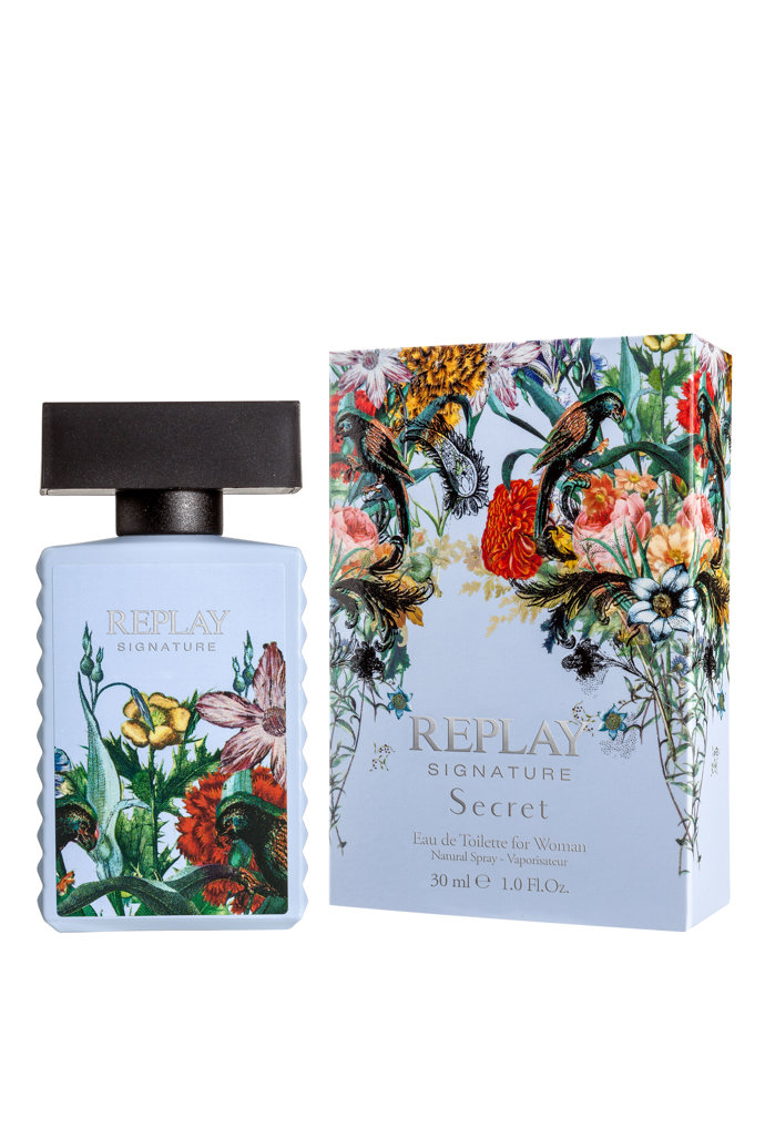 REPLAY Signature Secret for Women - vůně se otevírá jiskřivým bergamotem, svěžími pomerančovými listy a šťavnatou hruškou. V srdci pulzuje ženskost pikantní frézie, opojný jasmín a zářivé pomerančové květy. Smyslný závěr tvoří kašmírové dřevo, vanilka a bílé pižmo.

Joom, 527 Kč
