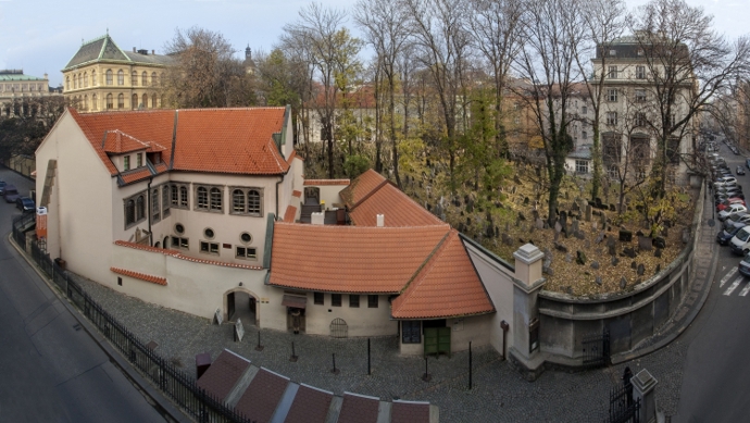 Součástí prohlídkové trasy jsou i synagogy s expozicemi Židovského muzea.

