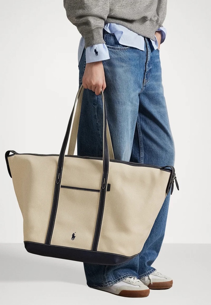 Látková taška, Polo Ralph Lauren, 7800 Kč
Látková taška, Polo Ralph Lauren, 7800 Kč