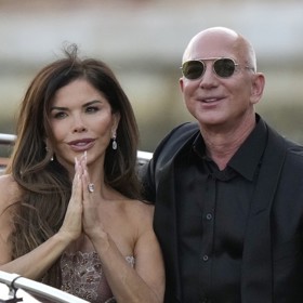 Lauren Sanchez a Jeff Bezos
