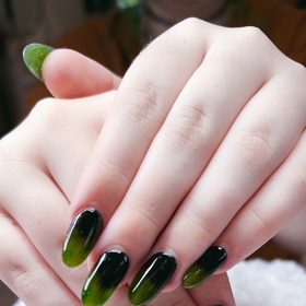 Ombré manikúra
