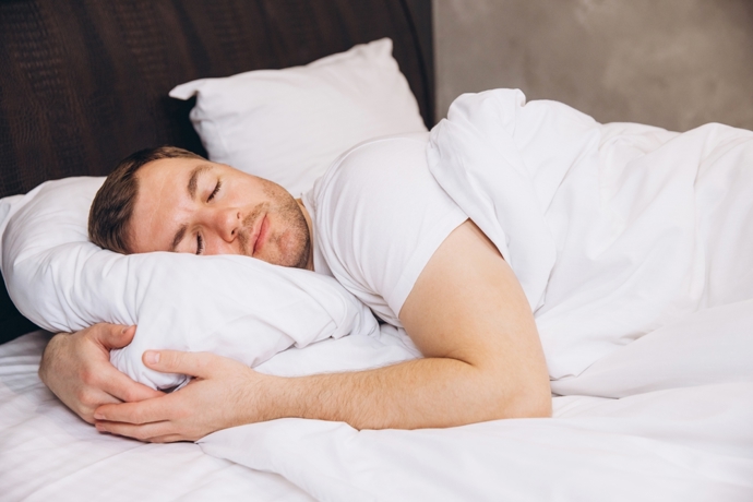 Spaní v přízemí? Letní nutnost
Podkroví je nejteplejší část domu. V létě se klidně přestěhujte dolů, na gauč nebo na matraci. Lepší než se celou noc převalovat.
Spaní v přízemí? Letní nutnost
Podkroví je nejteplejší část domu. V létě se klidně přestěhujte dolů, na gauč nebo na matraci. Lepší než se celou noc převalovat.