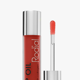 Rodial Lip Oil, 890 Kč

Krásu s dokonalou péčí účinně spojuje olej na rty Rodial Lip Oil. Jeho základ tvoří směs výživných rostlinných olejů a kolagen, který rtům dokáže dodat pořádnou dávku hydratace. Po nanesení se rty krásně vyhladí – zmizí i ty nejmenší náznaky linek – a budou působit plnější a větší. To vše s okouzlujícím lesklým efektem. 
