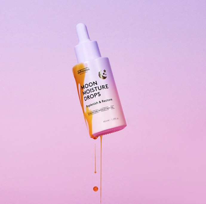 Rychle vstřebatelný pleťový olej MOON MOISTURE DROPS vyvinutý pro intenzivní hydrataci pleti přes noc. Vyrobený 100% z výtažků z rostlin a olejů bohatých na vitamíny, je Moon Moisture Drops dokonalý pro hydrataci a obnovu pleti. 455 Kč
