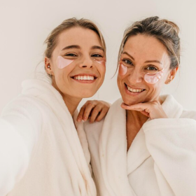 Dermatoložka a expertka na péči o pleť Dr. Anjali Mahto říká, že viděla stovky pacientek, které zbytečně komplikovaly svou rutinu: 
