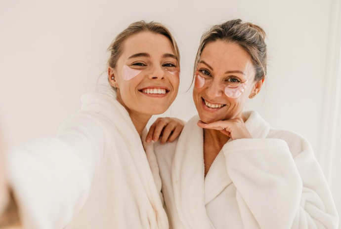 Dermatoložka a expertka na péči o pleť Dr. Anjali Mahto říká, že viděla stovky pacientek, které zbytečně komplikovaly svou rutinu: 
