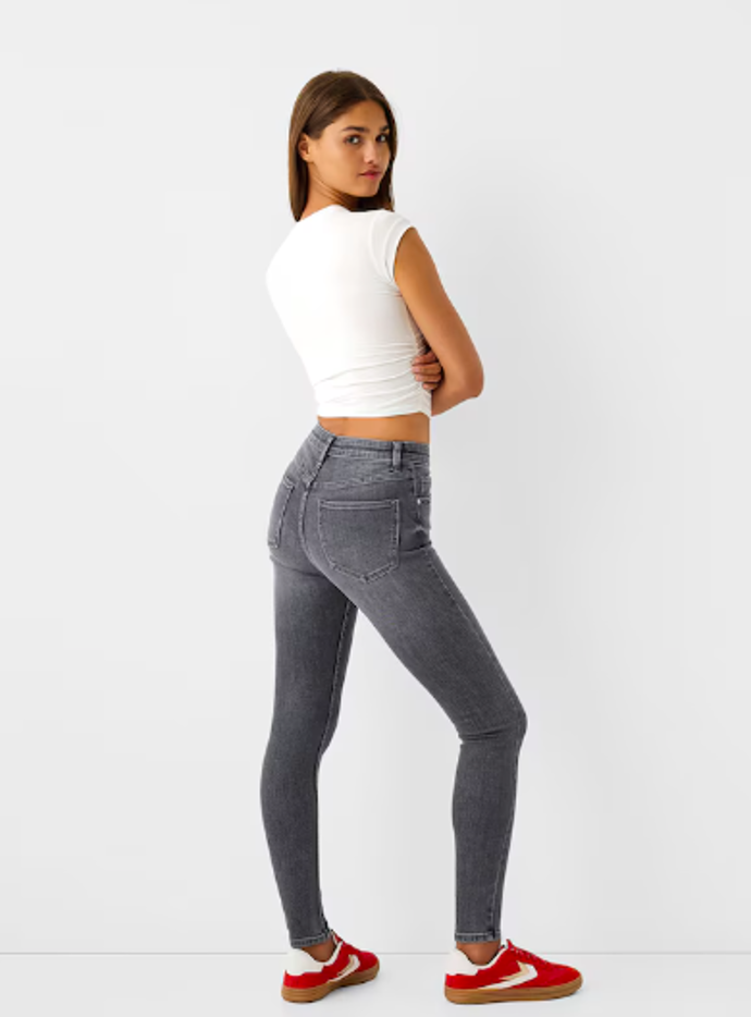 Bershka Skinny Džíny 600 Kč
