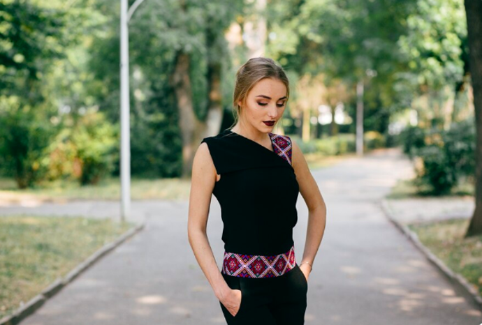 Je vzácná, dokáže šatník okořenit zcela jedinečným způsobem a vašemu outfitu může dodat nezaměnitelný charakter. 

