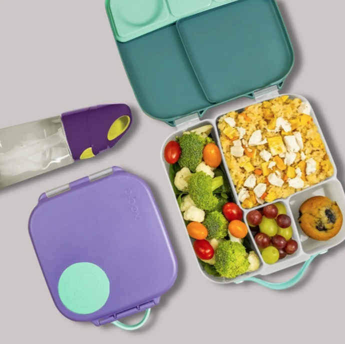 Oblíbená australská značka navrhla variabilní lunchbox, do kterého zabalíte nespočet různých druhů svačinek nebo celý oběd. Najdete zde oddělení pro ovoce, zeleninu nebo na čtvrtky nakrájený toast. Naprosto jedinečné zpracování víčka krabičky s flexibilním silikonovým těsněním umožní vložit do krabičky celé jablko. 460 Kč
Oblíbená australská značka navrhla variabilní lunchbox, do kterého zabalíte nespočet různých druhů svačinek nebo celý oběd. Najdete zde oddělení pro ovoce, zeleninu nebo na čtvrtky nakrájený toast. Naprosto jedinečné zpracování víčka krabičky s flexibilním silikonovým těsněním umožní vložit do krabičky celé jablko. 460 Kč