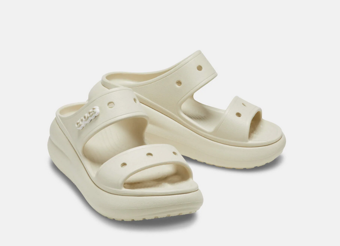 Classic Crush Sandal mají robustní platformu, lehoučké provedení a vy si je můžete dozdobit odznáčky Jibbitz™ přesně podle svého stylu a nálady. Trendy boty, které nebudete chtít sundat z nohy. 1139 Kč
