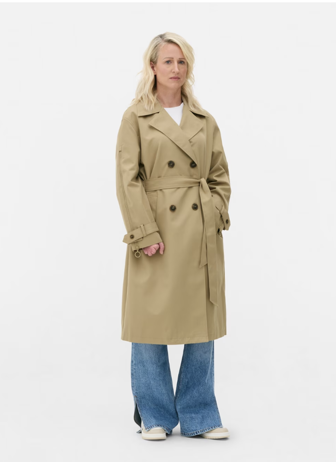 Adaptivní dvouřadový trenčkot, Primark, 1170 Kč
Adaptivní dvouřadový trenčkot, Primark, 1170 Kč