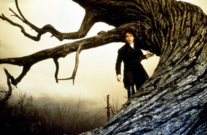 Záběry z filmu Ospalá díra režiséra Tima Burtona s Johnnym Deppem v hlavní roli
Záběry z filmu Ospalá díra režiséra Tima Burtona s Johnnym Deppem v hlavní roli