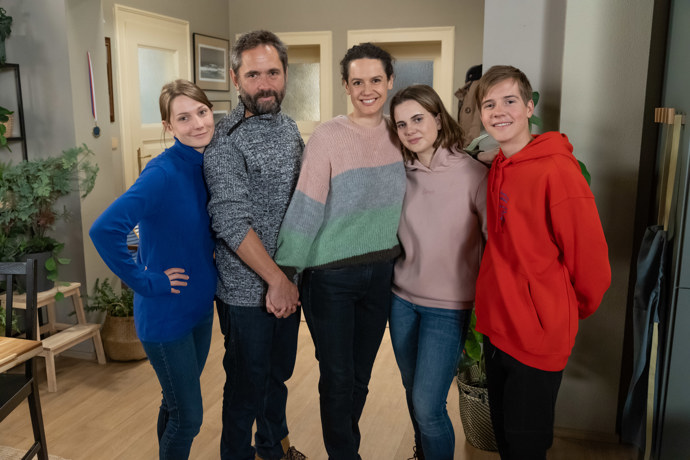 Hana Baroňová jako Iva Klímová v nekonečném seriálu Ulice, který sleduje dramatické osudy několika spřátelených rodin žijících v sousedství
