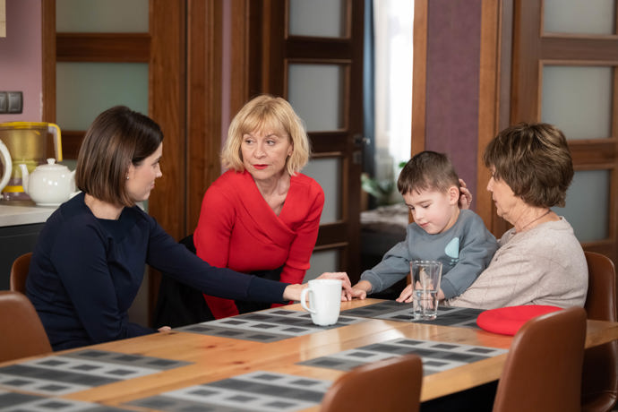 Markéta Stehlíková v roli Karly Marečkové v nekonečném seriálu Ulice, který sleduje dramatické osudy několika spřátelených rodin žijících v sousedství
Markéta Stehlíková v roli Karly Marečkové v nekonečném seriálu Ulice, který sleduje dramatické osudy několika spřátelených rodin žijících v sousedství