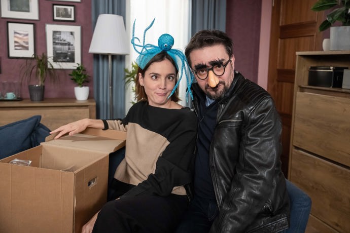 Markéta Stehlíková v roli Karly Marečkové v nekonečném seriálu Ulice, který sleduje dramatické osudy několika spřátelených rodin žijících v sousedství
Markéta Stehlíková v roli Karly Marečkové v nekonečném seriálu Ulice, který sleduje dramatické osudy několika spřátelených rodin žijících v sousedství