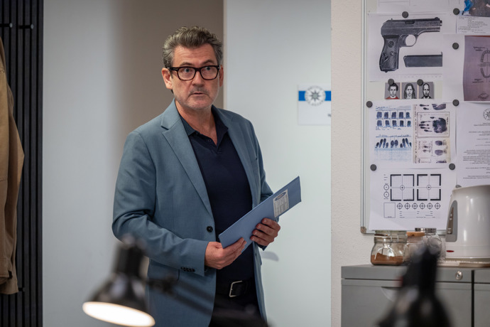 Radim Fiala se v roli plukovníka Mikeše začne objevovat v nekonečném seriálu Ulice, který sleduje dramatické osudy několika spřátelených rodin, žijících v sousedství
