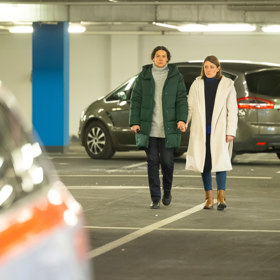 Hana Baroňová jako Iva Klímová v nekonečném seriálu Ulice, který sleduje dramatické osudy několika spřátelených rodin žijících v sousedství
