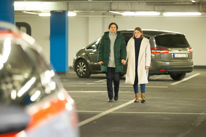 Hana Baroňová jako Iva Klímová v nekonečném seriálu Ulice, který sleduje dramatické osudy několika spřátelených rodin žijících v sousedství
