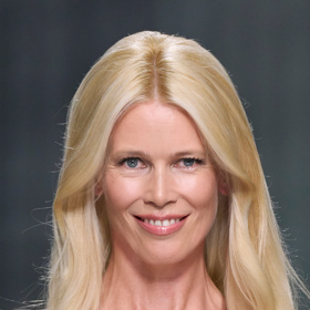 Blond v barvě champagne
