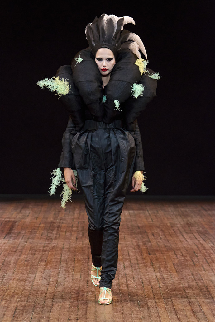 Viktor & Rolf podzim 2025
Viktor & Rolf podzim 2025