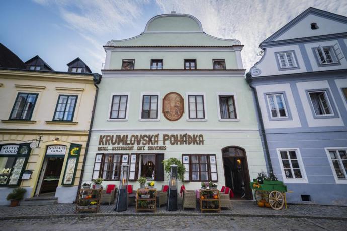 Jen kousek od zámku, v samém srdci Českého Krumlova, najdete romantický a přívětivý penzion Krumlovská Pohádka.
Jen kousek od zámku, v samém srdci Českého Krumlova, najdete romantický a přívětivý penzion Krumlovská Pohádka.
