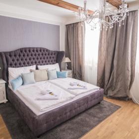 Romanticky laděné pokoje, které si vás získají příjemnou a útulnou atmosférou.
