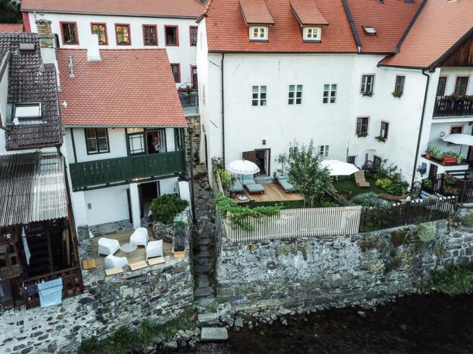 Zajděte si ráno na terásku pro svůj oblíbený šálek kávy.
