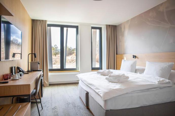 Moderní pokoje nabízí pohodlné ubytování a krásné prostředí. Ne ve všech je ubytování s mazlíčky možné, proto se dopředu informujte. Rozhodně ale hotel není proti nim. 
