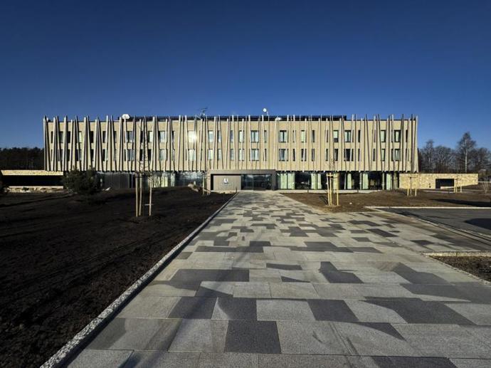 V malebné přírodě České Kanady na vás čeká dokonalá oáza klidu a pohody. Amenity Hotel & Resort Česká Kanada je synonymem pro pohodový pobyt, kde si užijete komfort čtyřhvězdičkového hotelu s výhledy do zeleně, skvělým jídlem a pohodlným wellness. 

