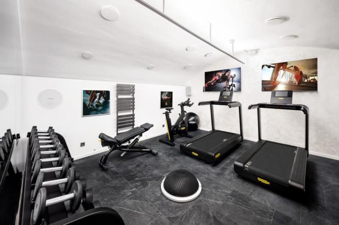 V hotelu je také posilovna, finská sauna a luxusní masážní salon poskytující pravé thajské masáže. Hýčkejte své tělo každý den. 
