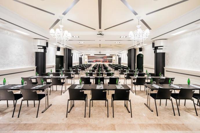 Hotel je často vyhledávaný pro pracovní cesty, nabízí totiž veškerý komfort. 
