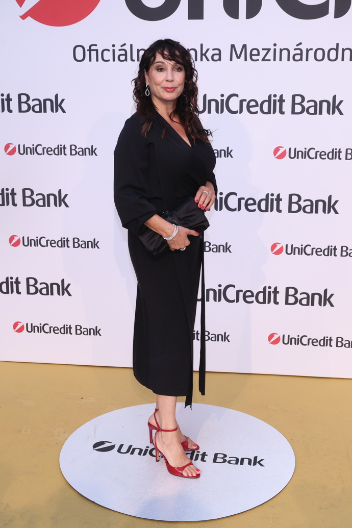 Nela Boudová na Unicredit party oblékla šaty v oblíbené černé. Ty však příliš nelichotily její postavě.
