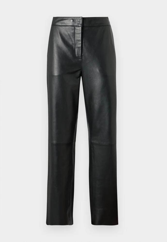 YAS, 3168 Kč, zalando.cz (původní cena 5280 Kč)
YAS, 3168 Kč, zalando.cz (původní cena 5280 Kč)