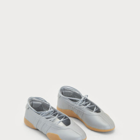adidas Originals, 2400 Kč, zalando.cz
