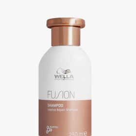 Regenerační šampon pro barvené a poškozené vlasy, Wella Professionals, 302 Kč
