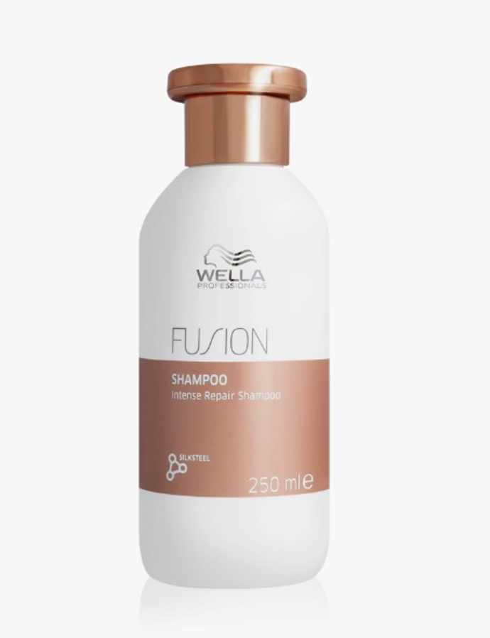 Regenerační šampon pro barvené a poškozené vlasy, Wella Professionals, 302 Kč
