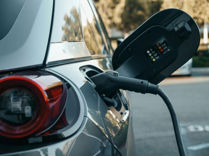 Nabíjecí stanice na elektrická auta jsou součástí standardního vybavení této moderní rezidence. 
