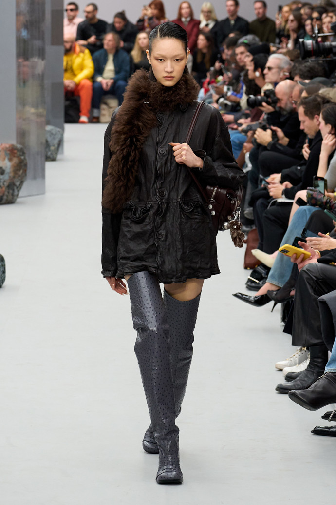 Acne Studios podzim/zima 2025-2026
Acne Studios podzim/zima 2025-2026