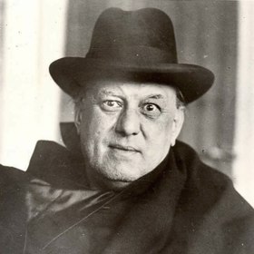 Zbožné předstírání, že zlo neexistuje, ho činí pouze neurčitým, obrovským a hrozivým.
