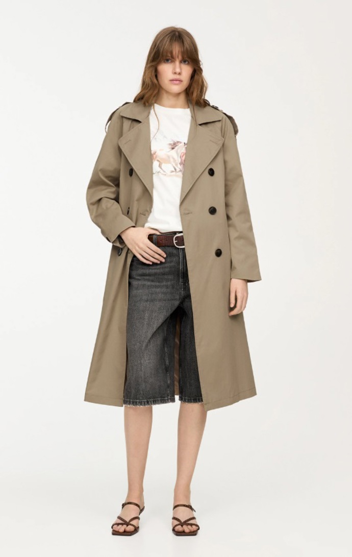 Béžový trenčkot, PULL&BEAR, 1 199 Kč
