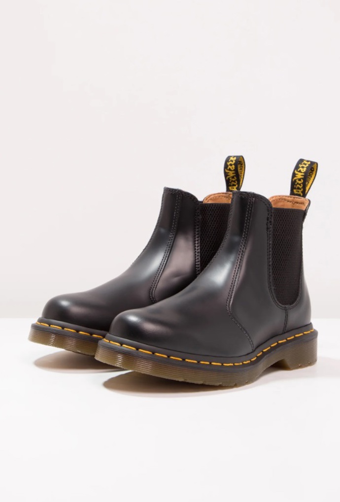 Rustikální perka, Dr. Martens, 4 800 Kč
