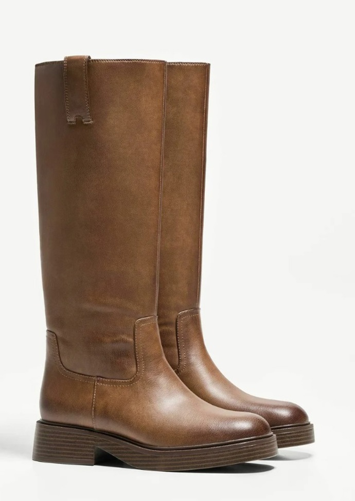 Vysoké kozačky, Bershka, 1 499 Kč
