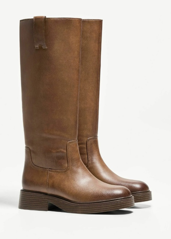 Hnědé kozačky, Bershka, 1 499 Kč

