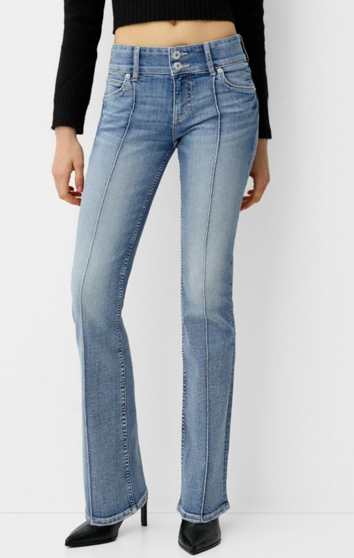Bokové džíny, Bershka, 849 Kč
