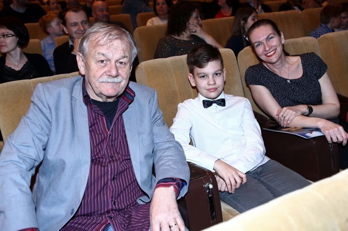 Syn Jan chodil s rodiči často do společnosti
Syn Jan chodil s rodiči často do společnosti