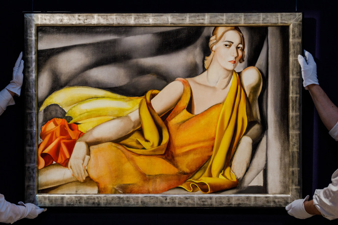 Žena ve žlutých šatech, rok 1929.
