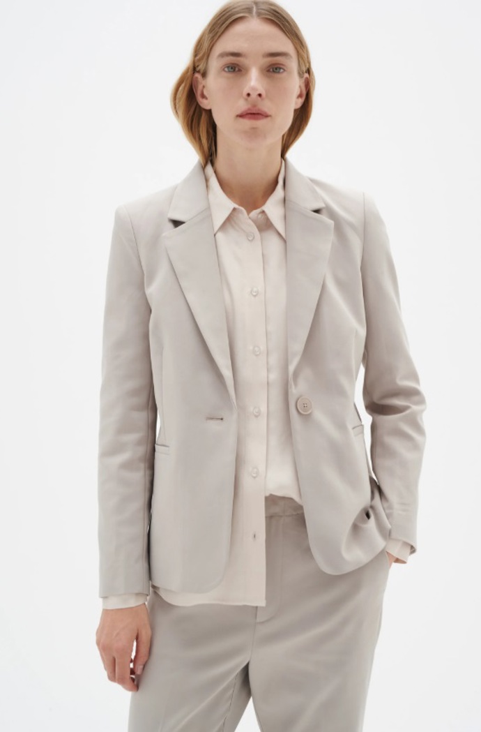 Béžový power suit, InWear, 2 235 Kč
